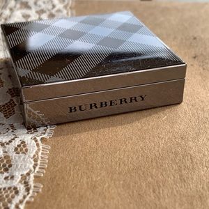 Burberry no. 22 pale barley eyeshadow